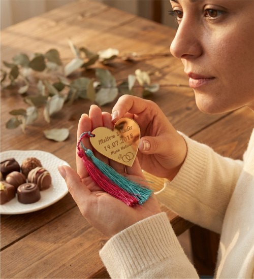 Ayna Pleksi Magnet - Kalp Şeklinde İsimli Tarihli ve Mesajlı - Şıklığıyla Göz Alan Unutulmaz Bir Hediye