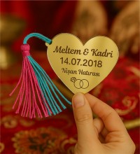 Ayna Pleksi Magnet - Kalp Şeklinde İsimli Tarihli ve Mesajlı - Şıklığıyla Göz Alan Unutulmaz Bir Hediye Ayna Pleksi Magnet - Kalp Şeklinde İsimli Tarihli ve Mesajlı - Şıklığıyla Göz Alan Unutulmaz Bir Hediye